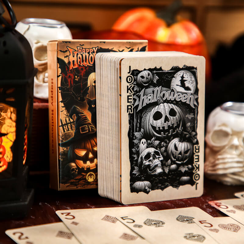 Halloweenplayingcarddeckwithapumpkinandskulljokerbesideitsbox